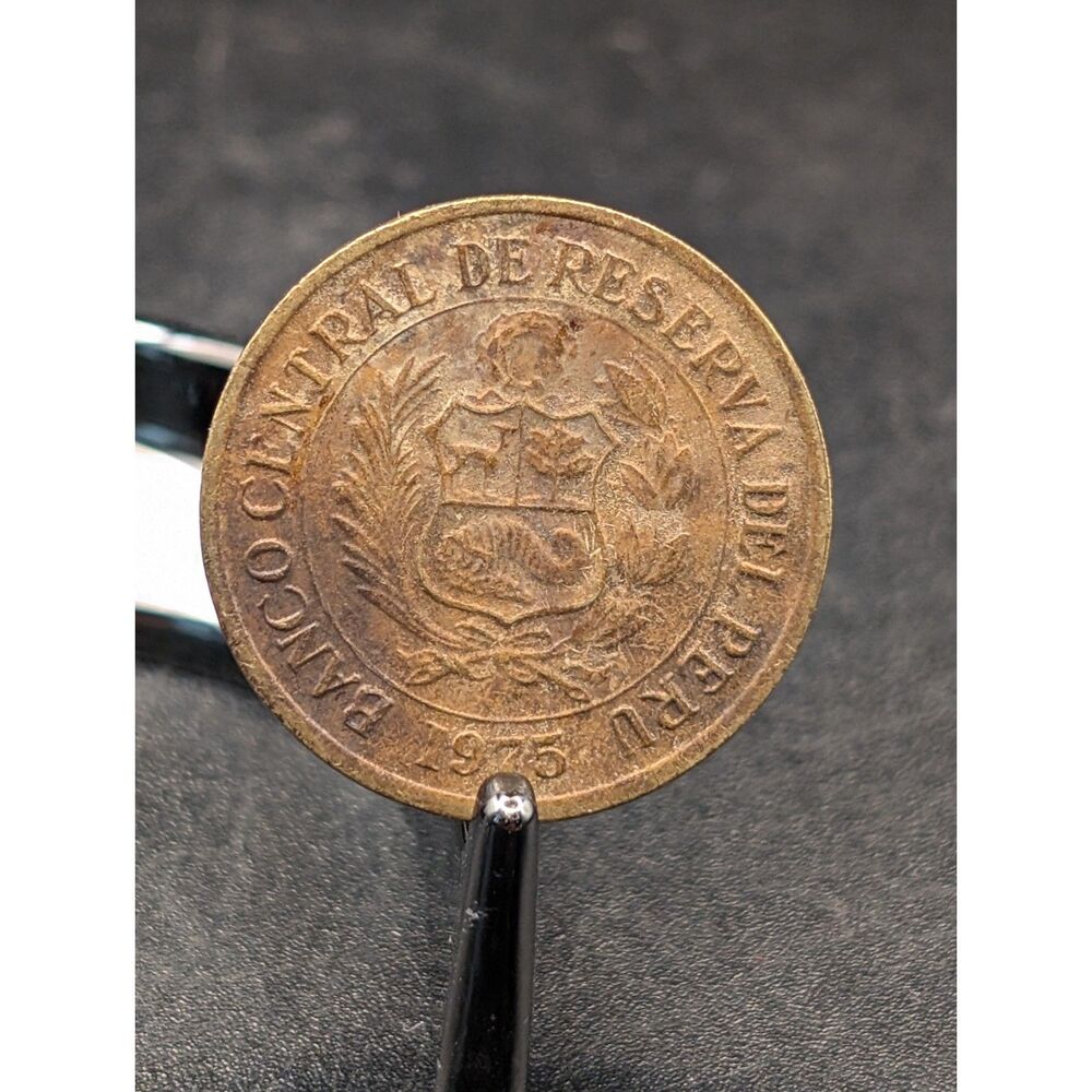 1975 Peru Un Sol de Oro • Banco Central Issue • Bronze Toning • Collectible Coin